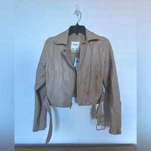 ABERCROMBIE BEIGE CROPPED LEATHER JACKET
